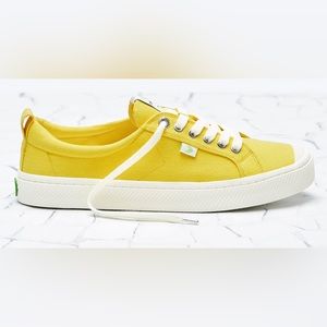 Cariuma sneakers. Like new . Size 8.5